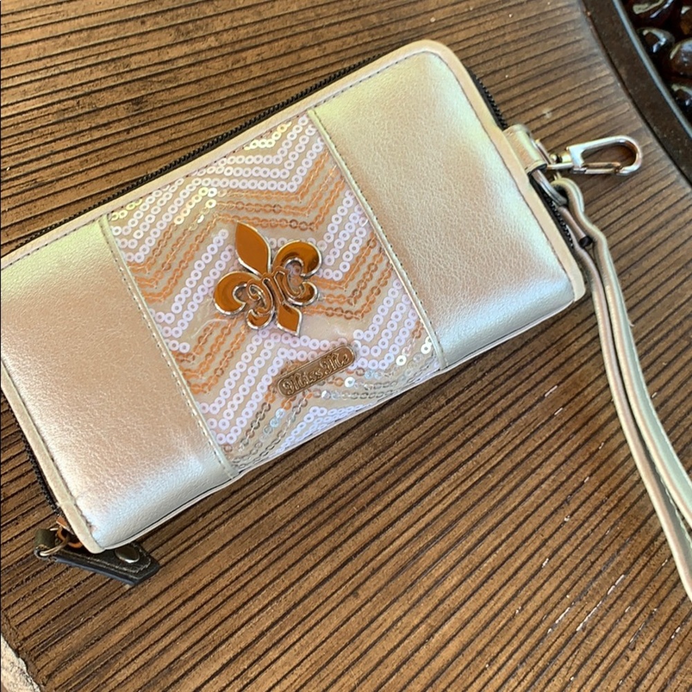Miss me wallet